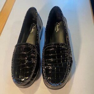 Clarks - Size 7.5M - Women's Bendable Black Moody Gem Patent Loafers - Croc